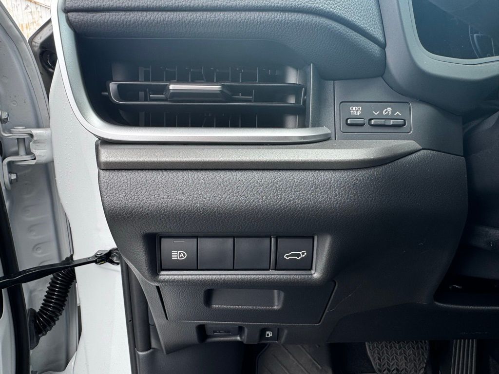2025 Toyota Grand Highlander LE AWD photo 21