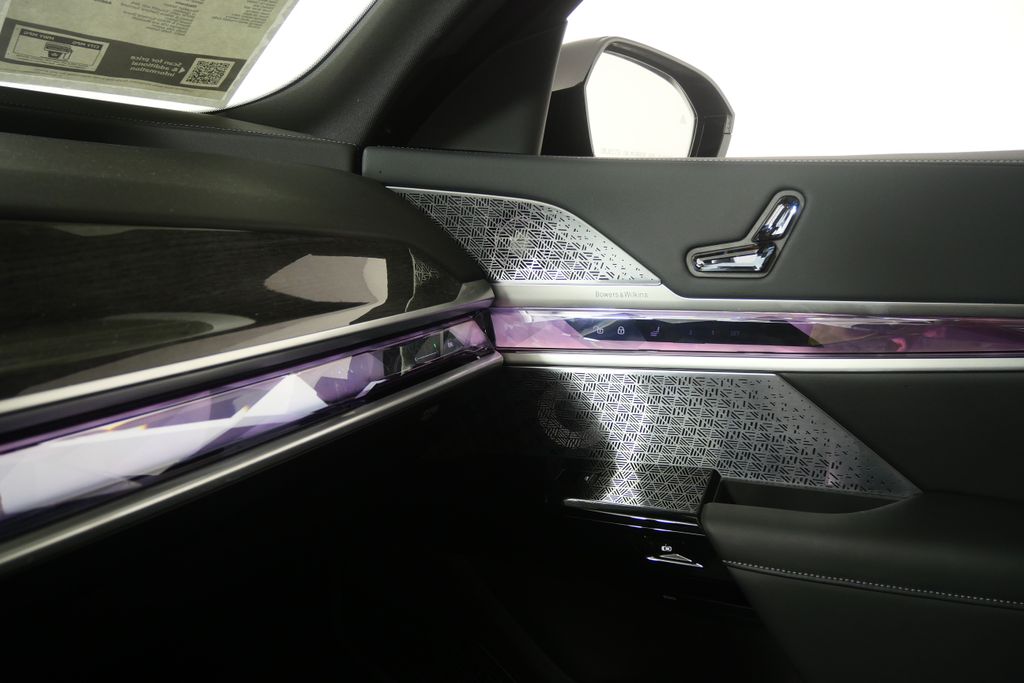 Thumbnail: 2026 BMW 7 Series - 27