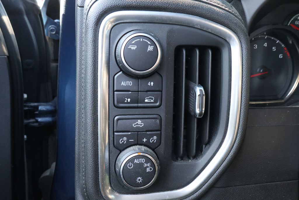 Thumbnail: 2019 Chevrolet Silverado 1500 - 17