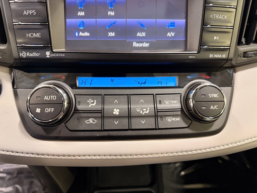 Thumbnail: 2018 Toyota RAV4 - 18