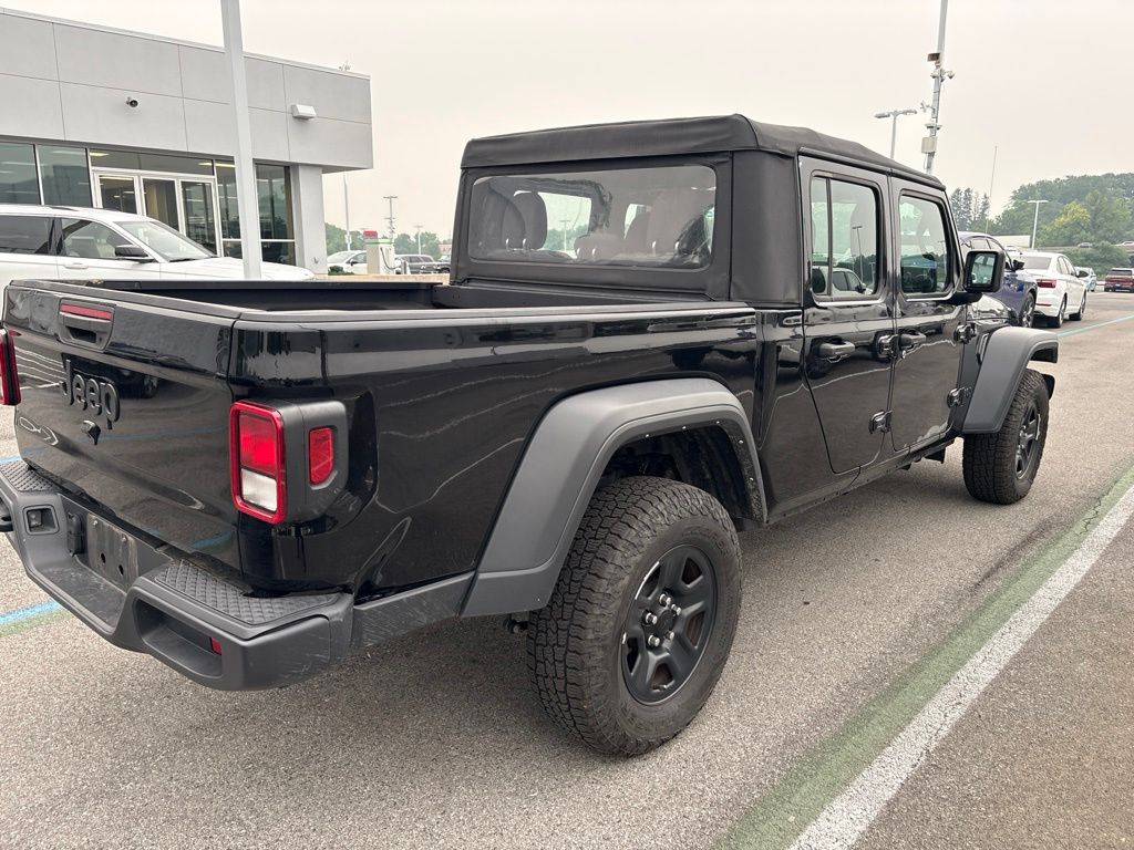 2023 Jeep Gladiator — photo 11