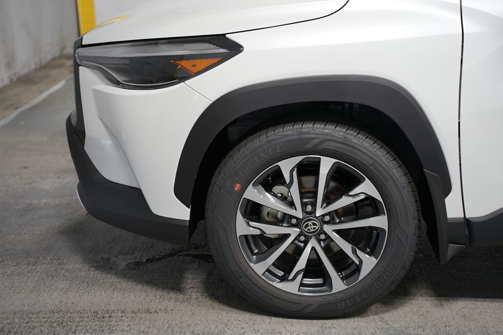 2025 Toyota Corolla Cross XLE 5