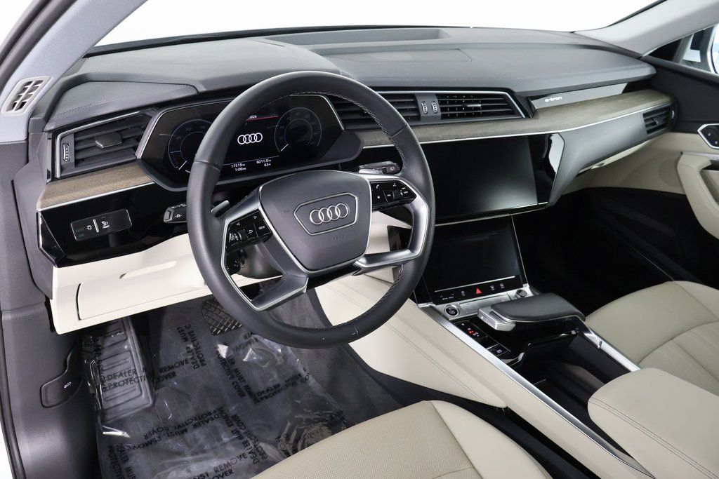 Thumbnail: 2023 Audi e-tron - 7