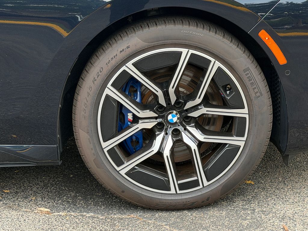 Thumbnail: 2023 BMW 7 Series - 7