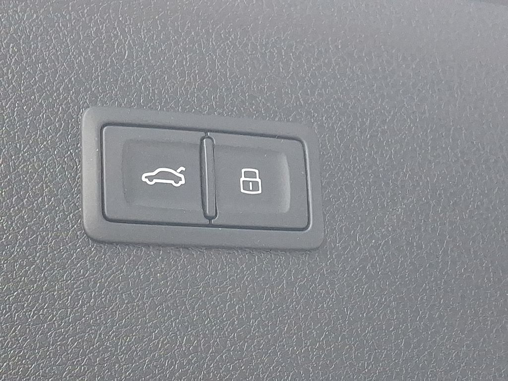 Thumbnail: 2023 Audi SQ5 - 30