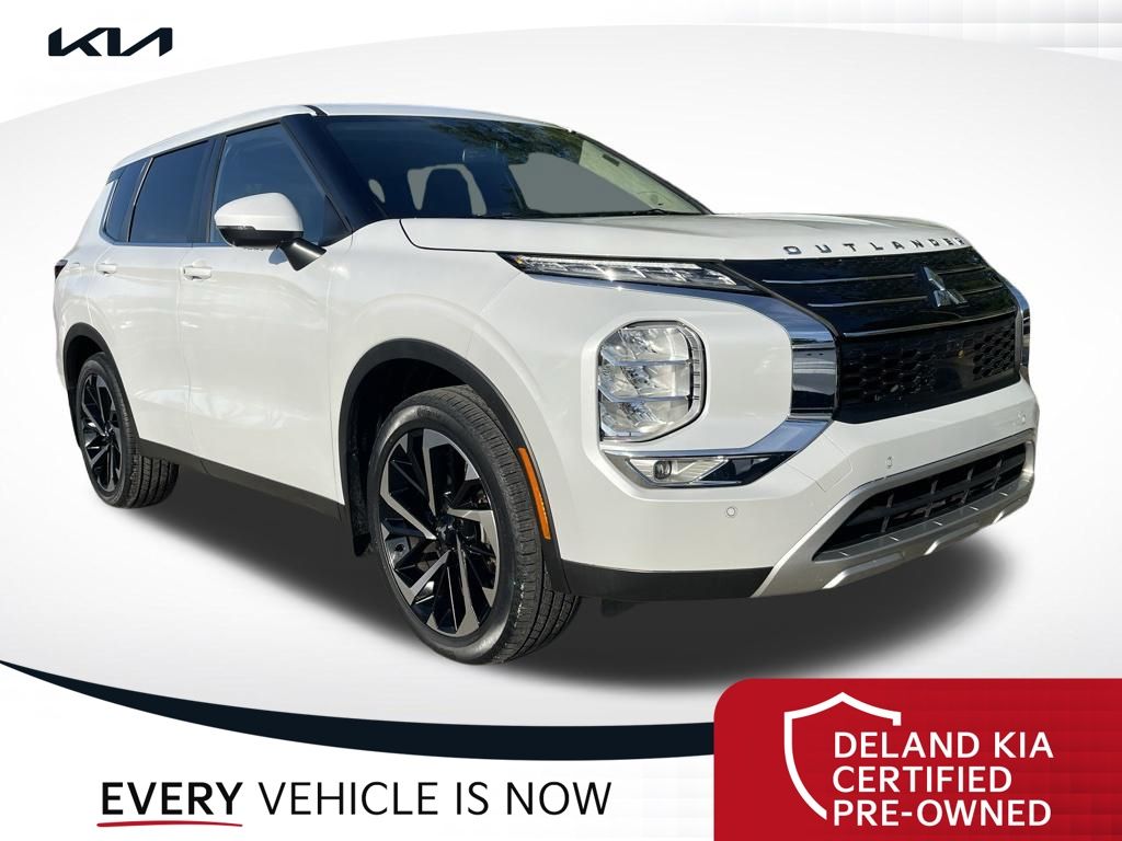 2023 Mitsubishi Outlander SE 2WD's photo