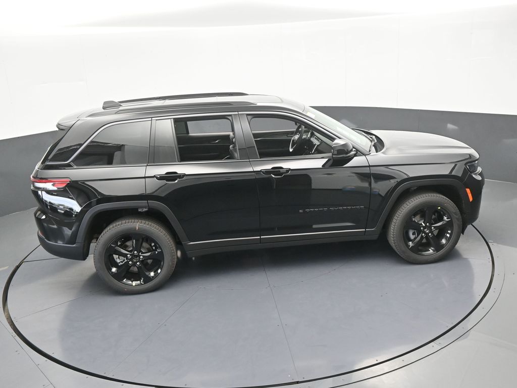 New 2026 Diamond Black Crystal Pearlcoat Jeep Limited image 47