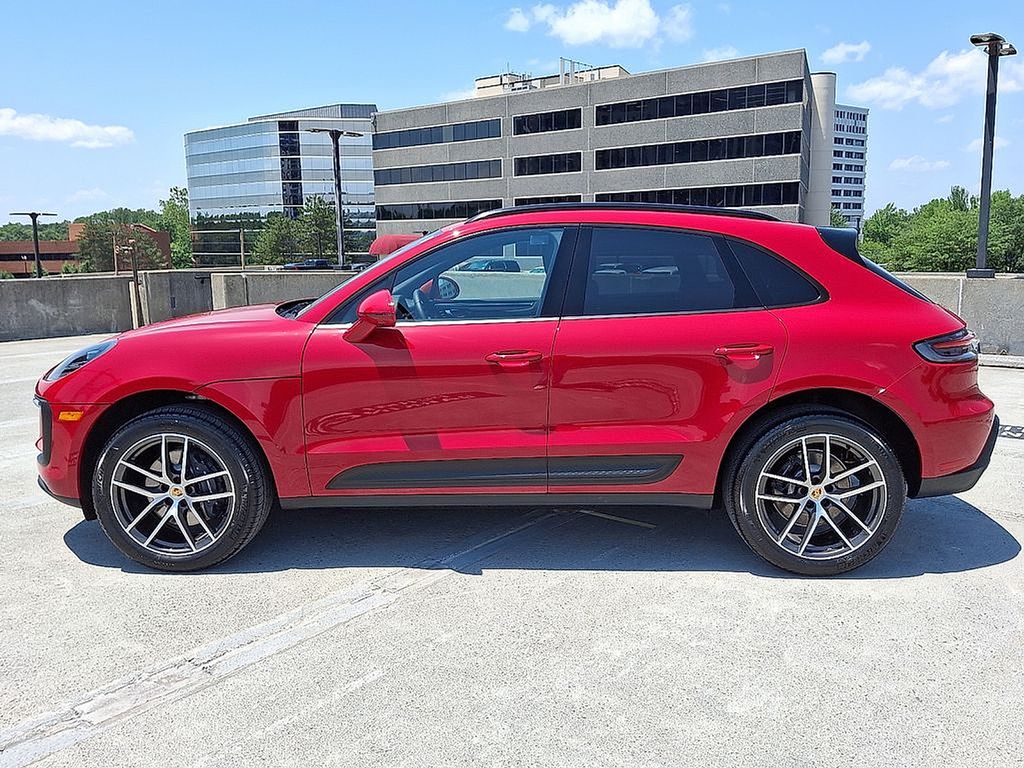 Thumbnail: 2025 Porsche Macan - 2