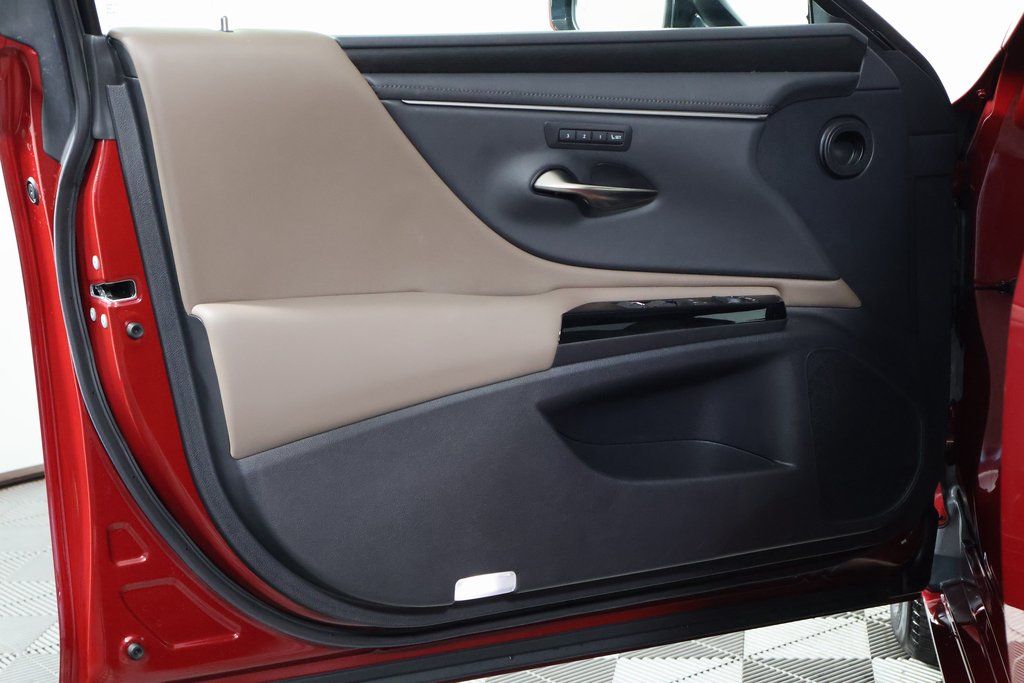 Thumbnail: 2025 Lexus ES - 12