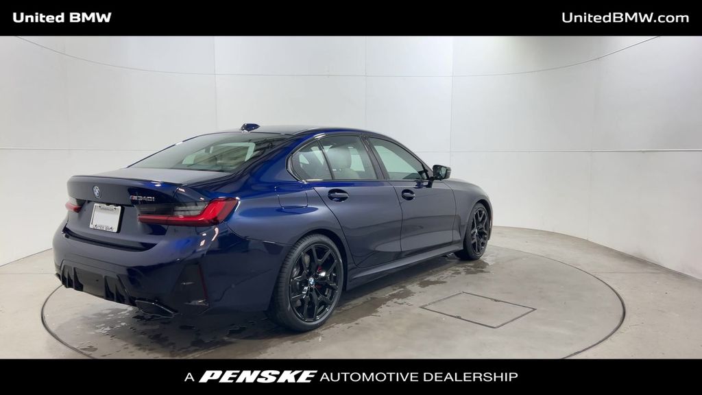 Thumbnail: 2026 BMW 3 Series - 8