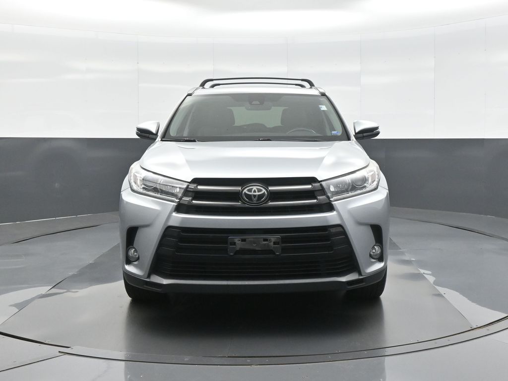 Used 2017 Toyota Highlander SE with VIN 5TDJZRFH8HS509130 for sale in Kansas City