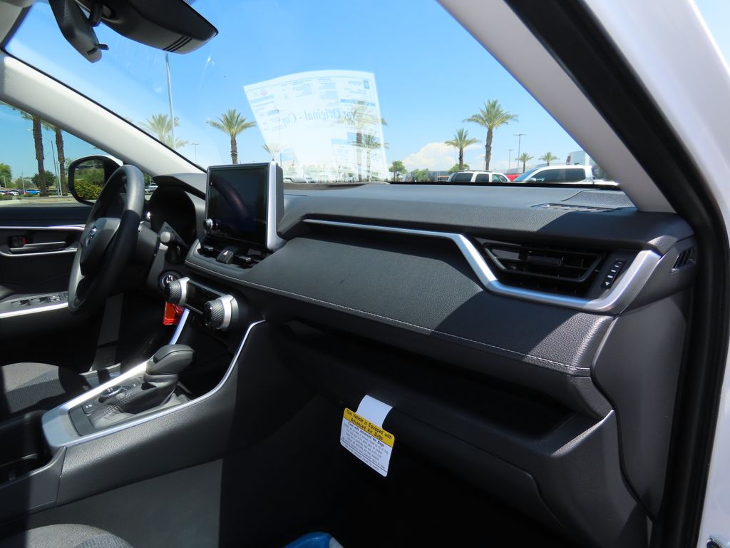 2025 Toyota RAV4 LE 17