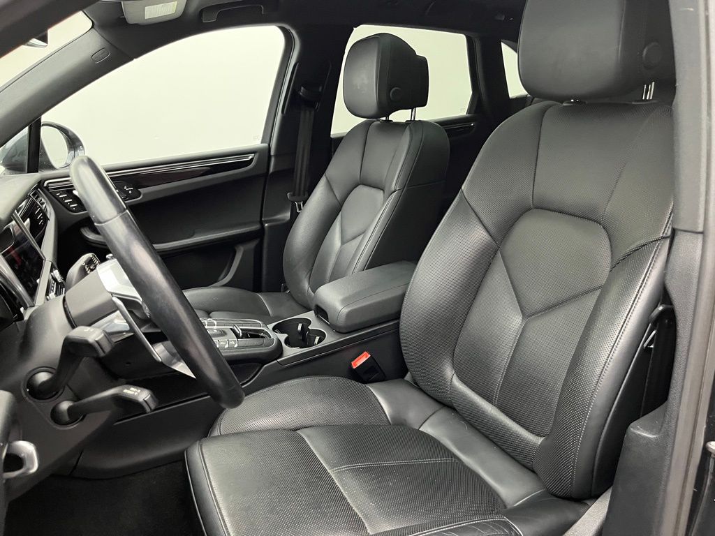 Thumbnail: 2020 Porsche Macan - 6