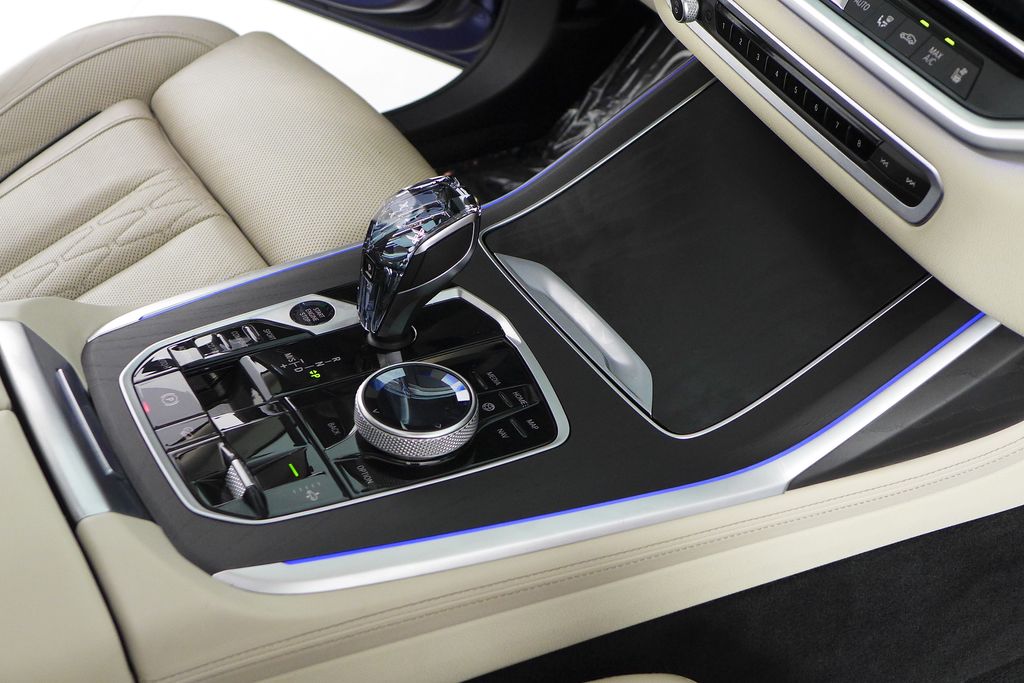 Thumbnail: 2021 BMW X7 - 15
