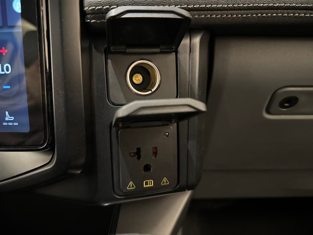 2025 Ford F-150 Lightning photo 29