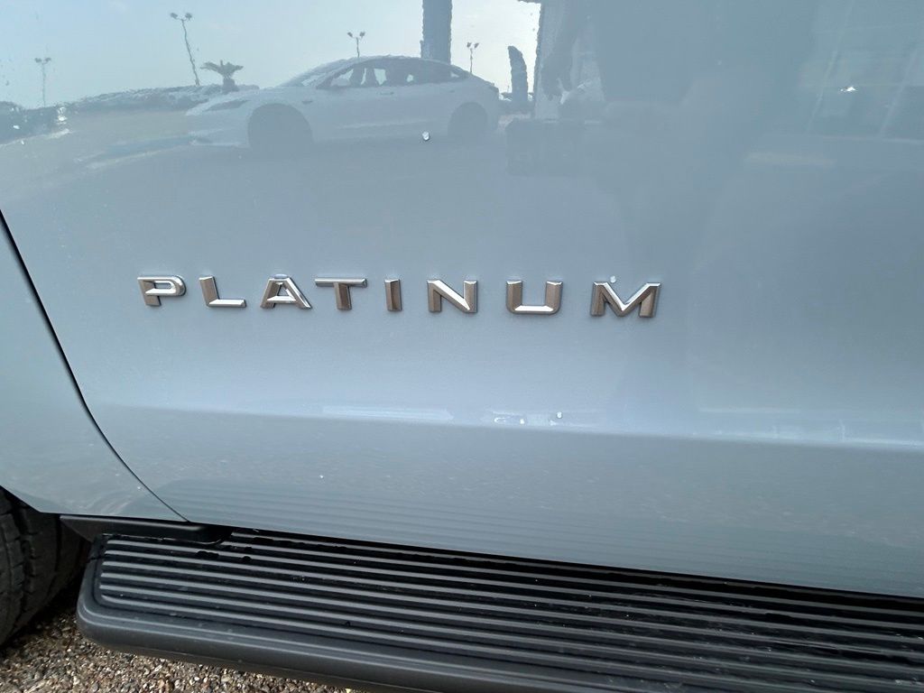 New 2027 Gray Ford Platinum image 10
