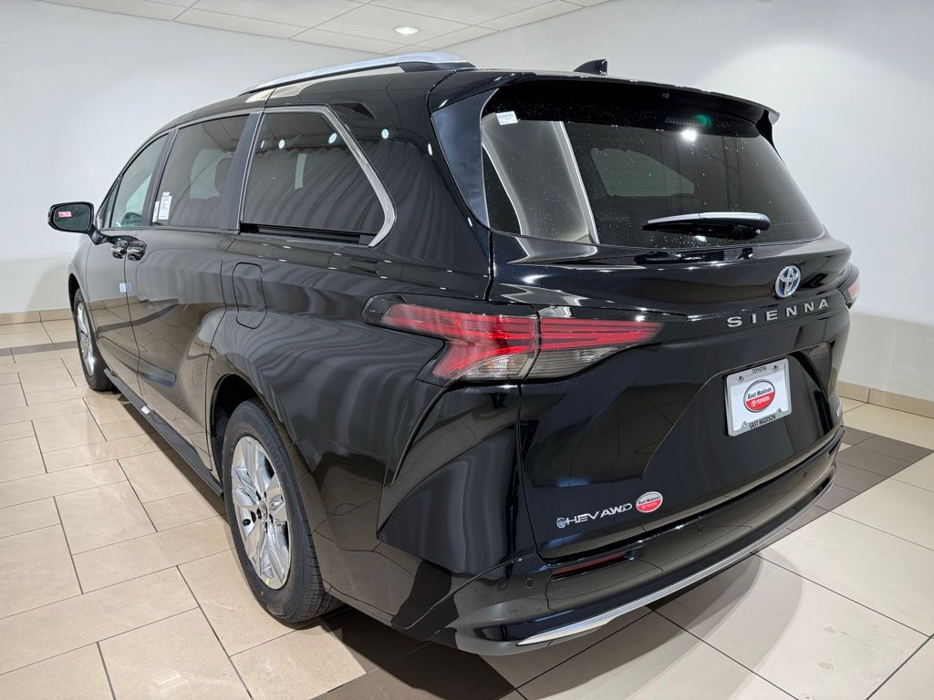 Thumbnail: 2025 Toyota Sienna - 3