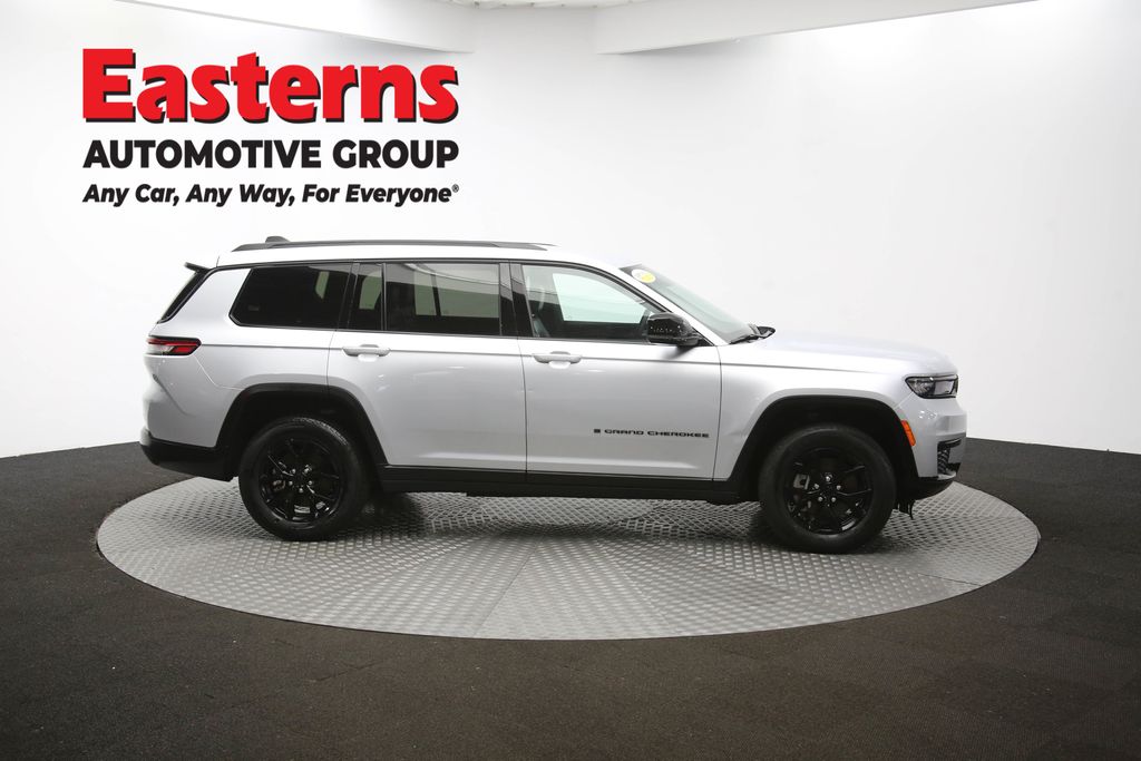 Used 2024 Silver Jeep Altitude image 45