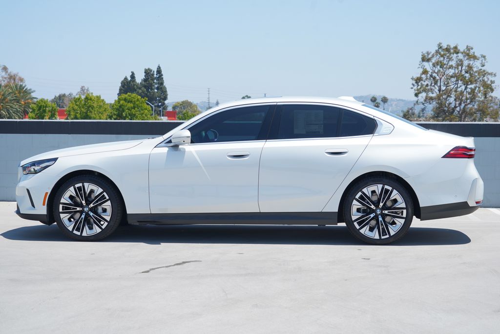 Thumbnail: 2026 BMW 5 Series - 4