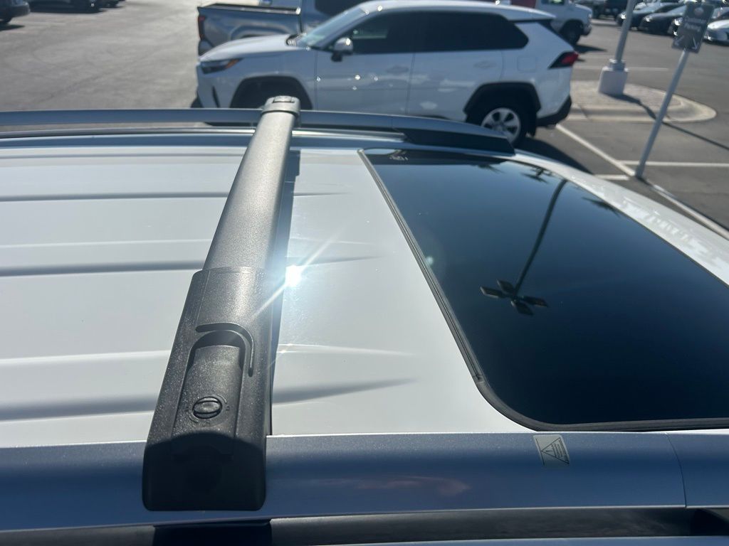 Thumbnail: 2017 Toyota RAV4 - 9