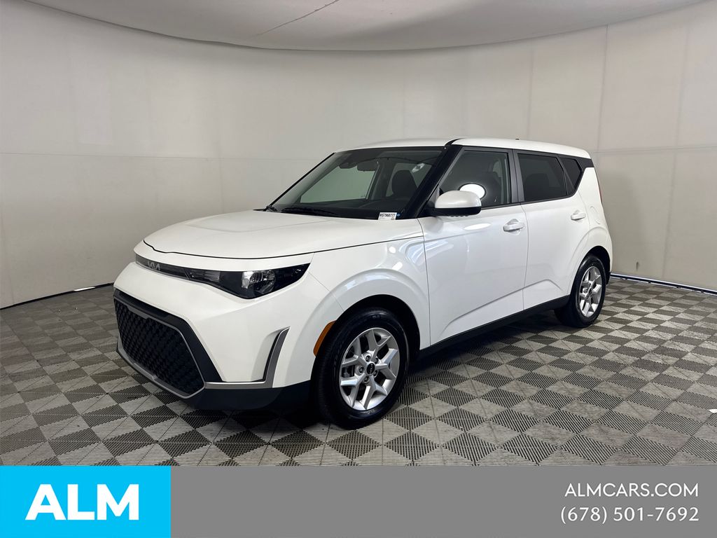 White 2025 Kia Soul SUV / Crossover Front-Wheel Drive Continuously Variable Transmission