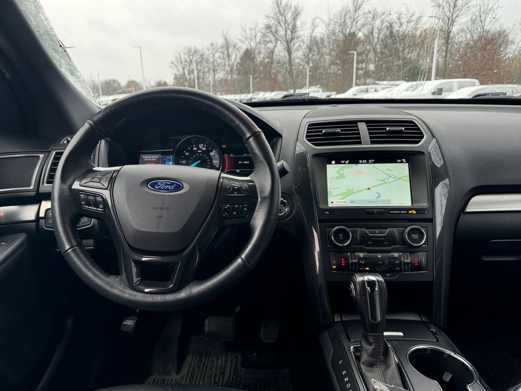 2018 Ford Explorer XLT 9