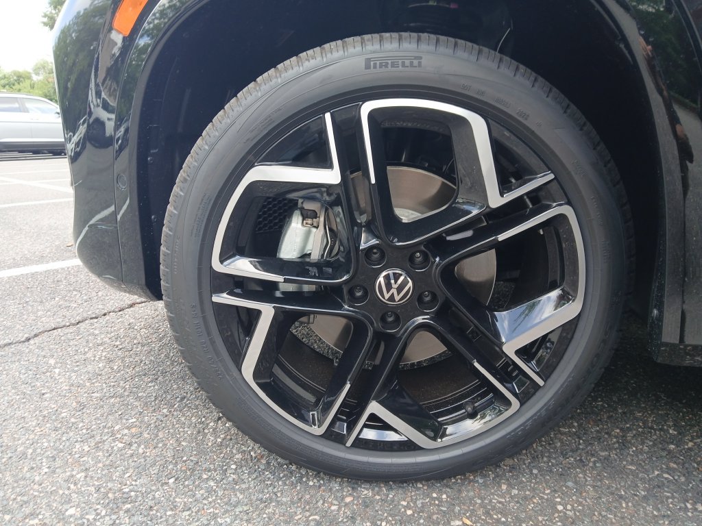 New 2026 Black Volkswagen SEL R-Line Turbo image 27