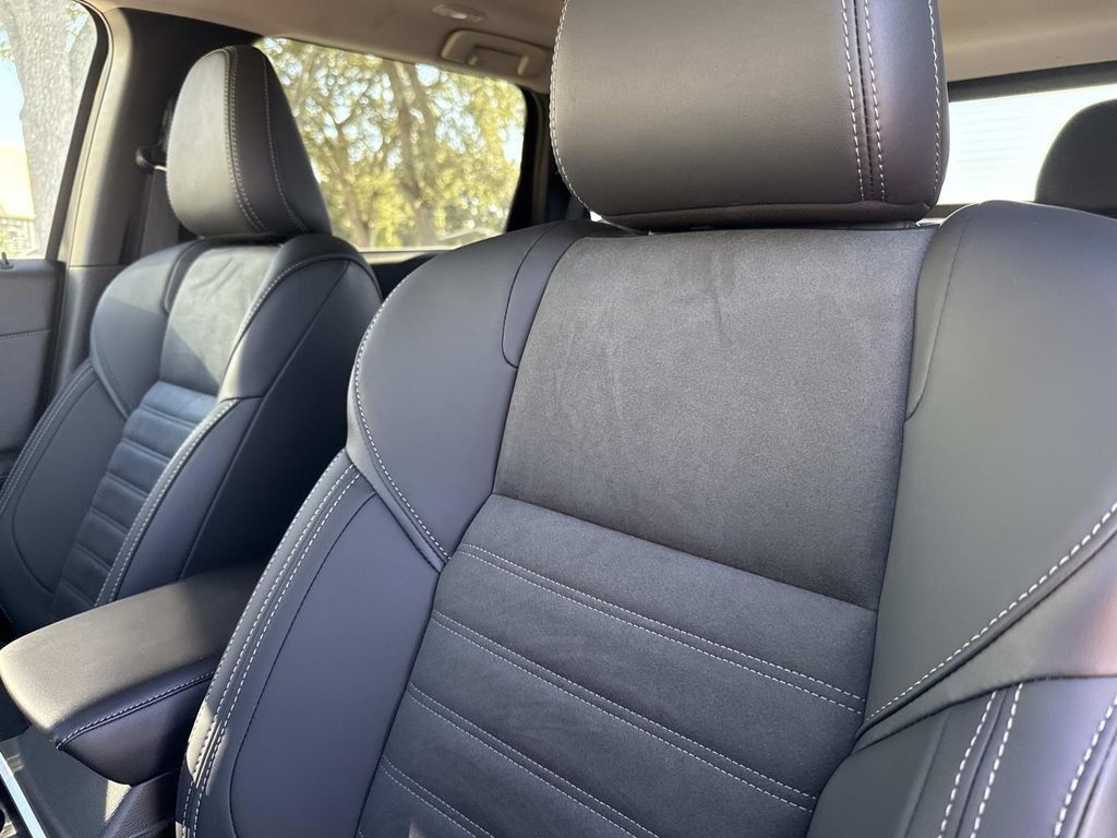 2025 Mitsubishi Outlander Plug-in Hybrid SE - Photo 22