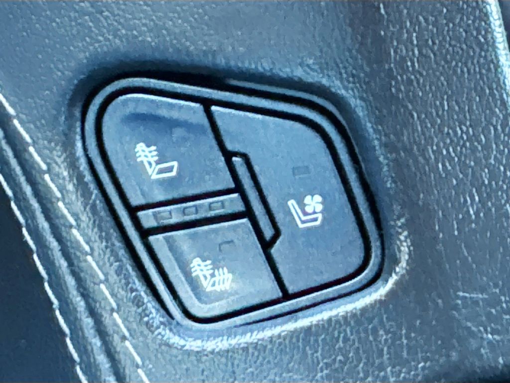 2020 GMC Yukon Denali - Photo 24