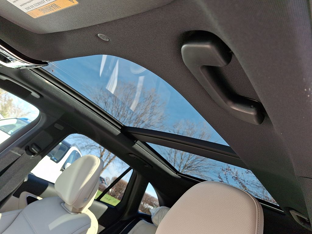 Thumbnail: 2026 Mercedes-Benz GLC - 10