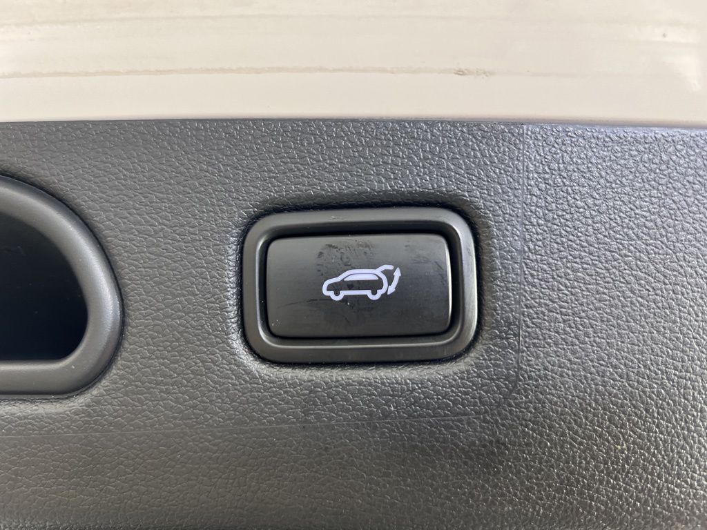 Used 2020 White Hyundai Sport image 29