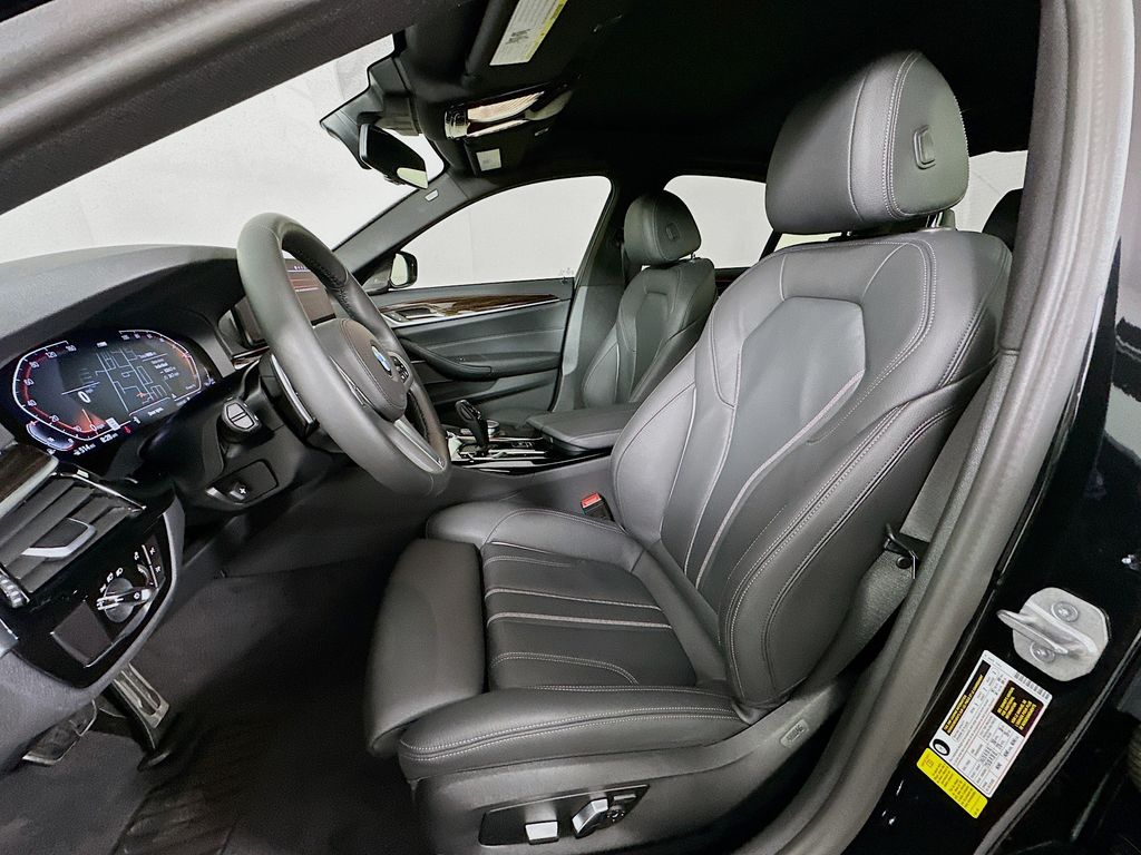 Thumbnail: 2023 BMW 5 Series - 21