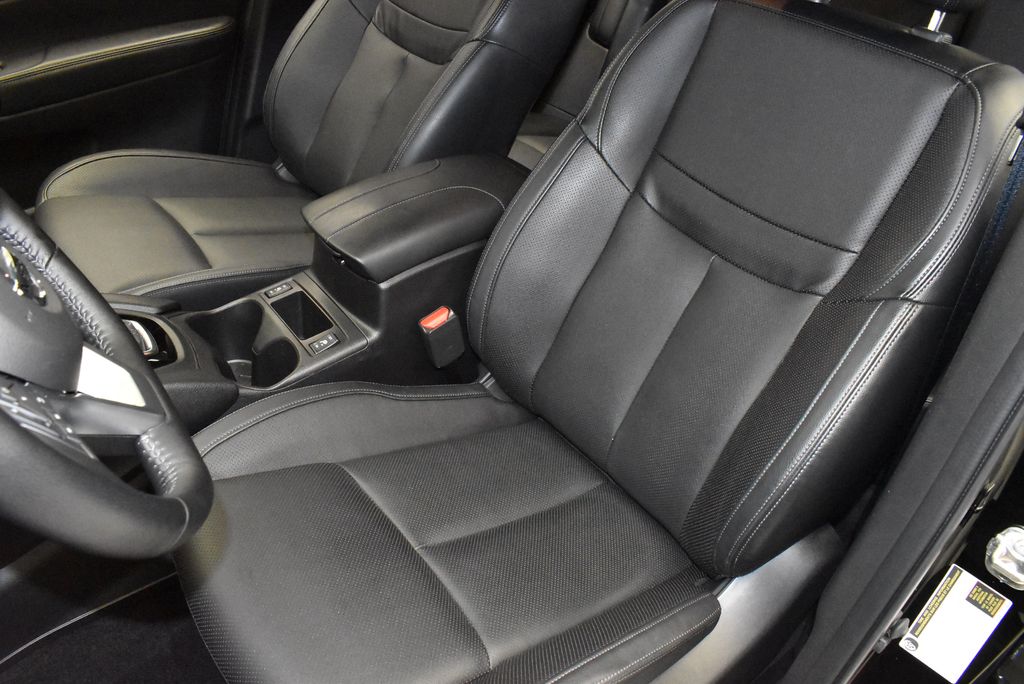 2022 Nissan Rogue Sport SL 16