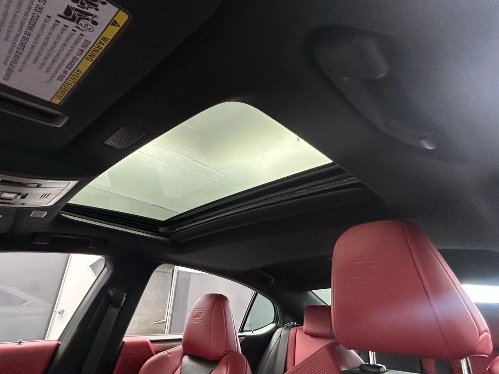 Used 2023 White Lexus 300h image 9