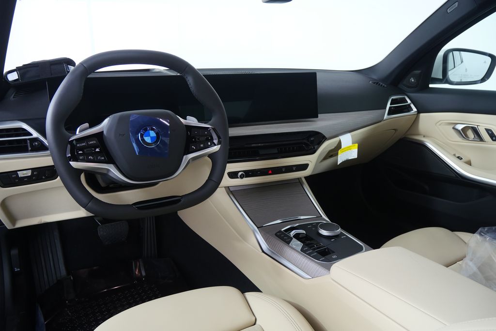 Thumbnail: 2025 BMW 3 Series - 18