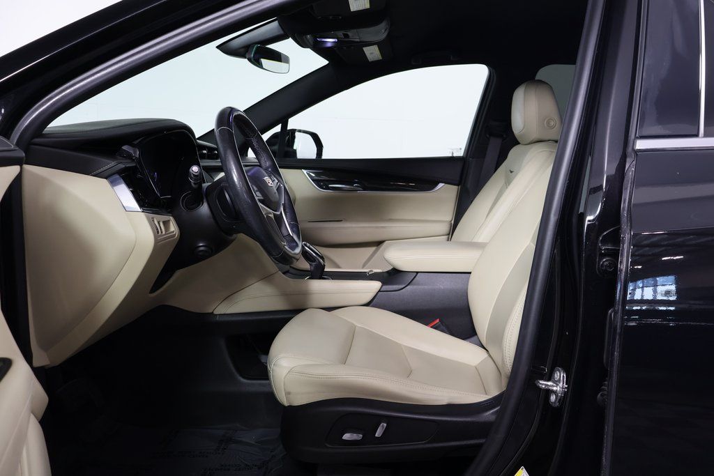 Thumbnail: 2018 Cadillac XT5 - 10