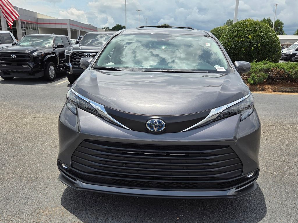 Used 2025 Toyota Sienna Van