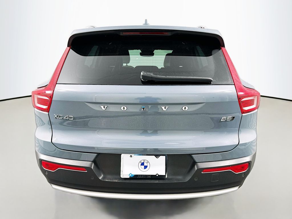 Thumbnail: 2023 Volvo XC40 - 6