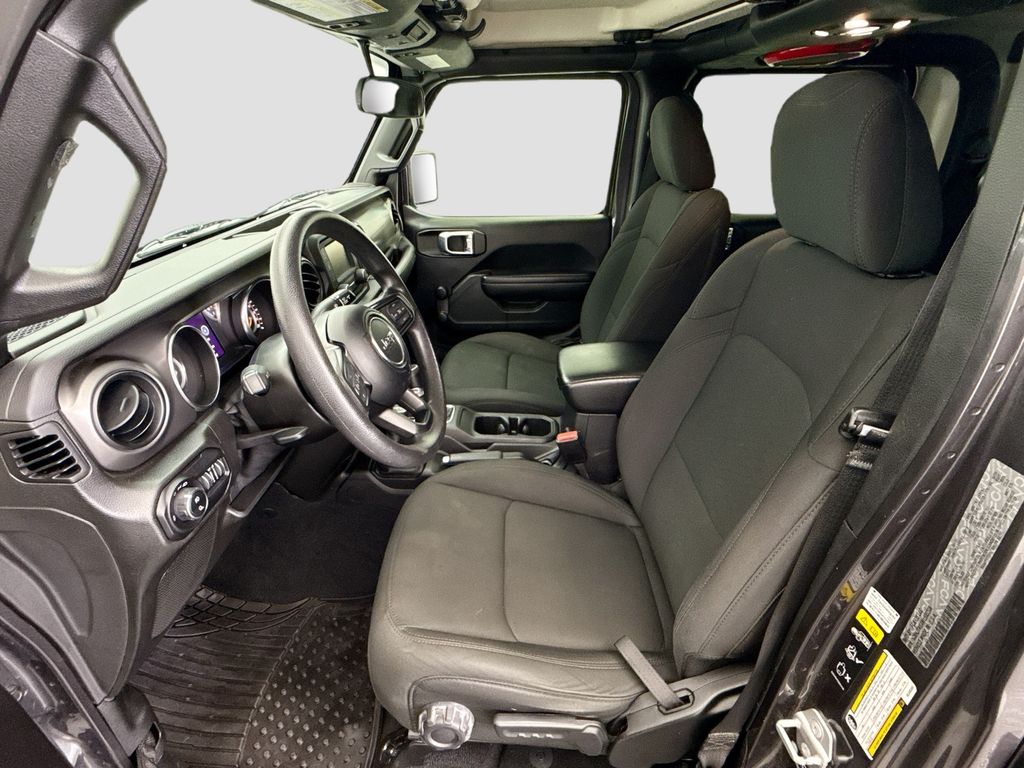 Thumbnail: 2021 Jeep Gladiator - 17