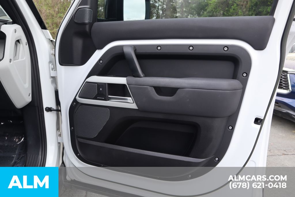 Used 2023 White Land Rover S image 30