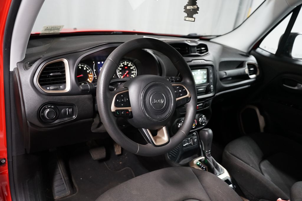 Thumbnail: 2016 Jeep Renegade - 7