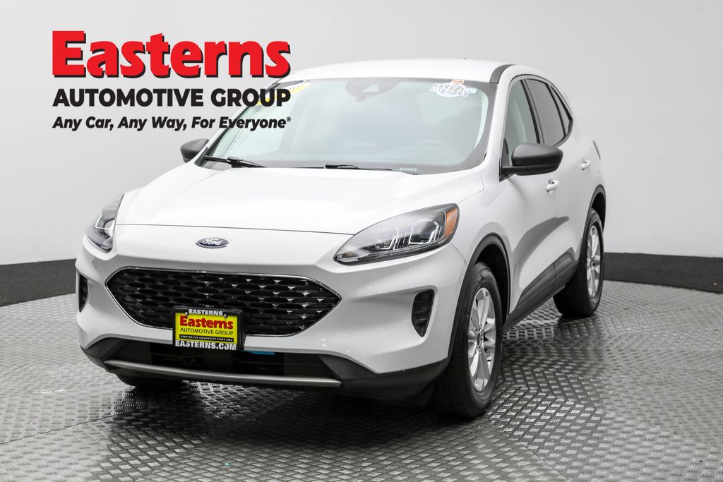 2022 Ford Escape SE's photo