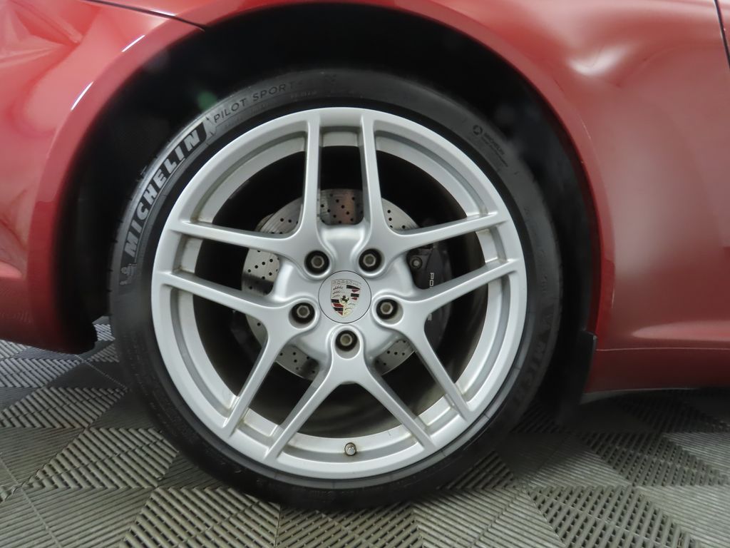Thumbnail: 2011 Porsche 911 - 32