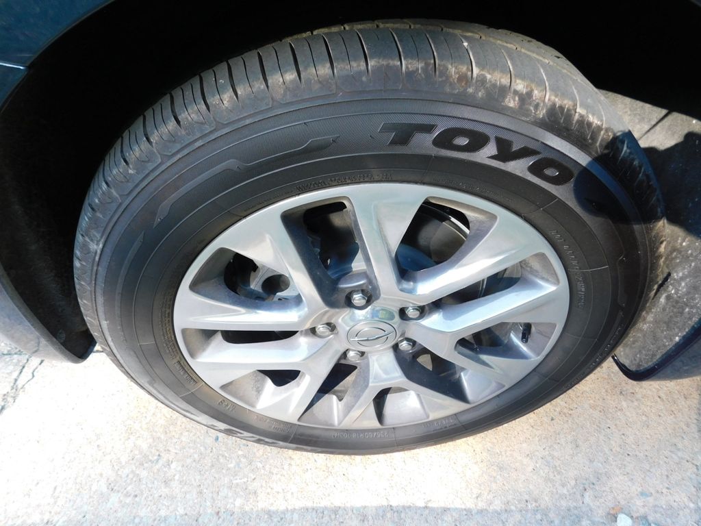 Thumbnail: 2023 Chrysler Pacifica - 8