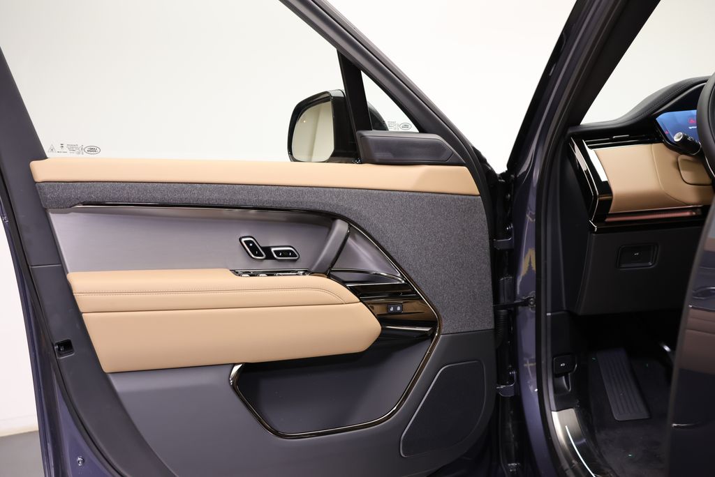 Thumbnail: 2026 Land Rover Range Rover Sport - 25