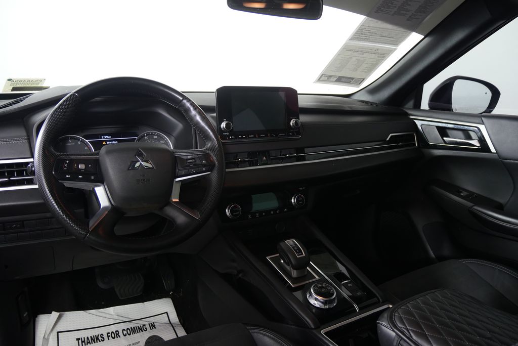 Thumbnail: 2022 Mitsubishi Outlander - 15
