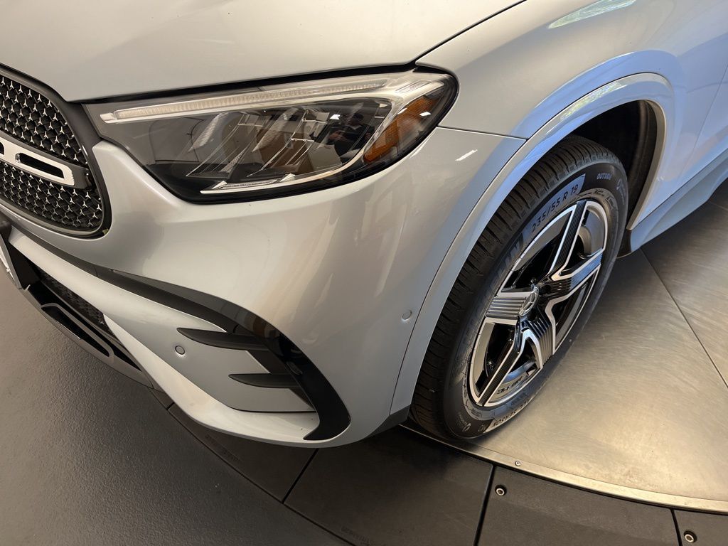 Thumbnail: 2025 Mercedes-Benz GLC - 9