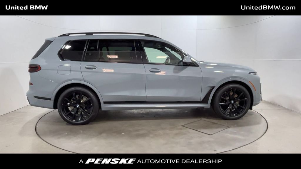 Thumbnail: 2026 BMW X7 - 9