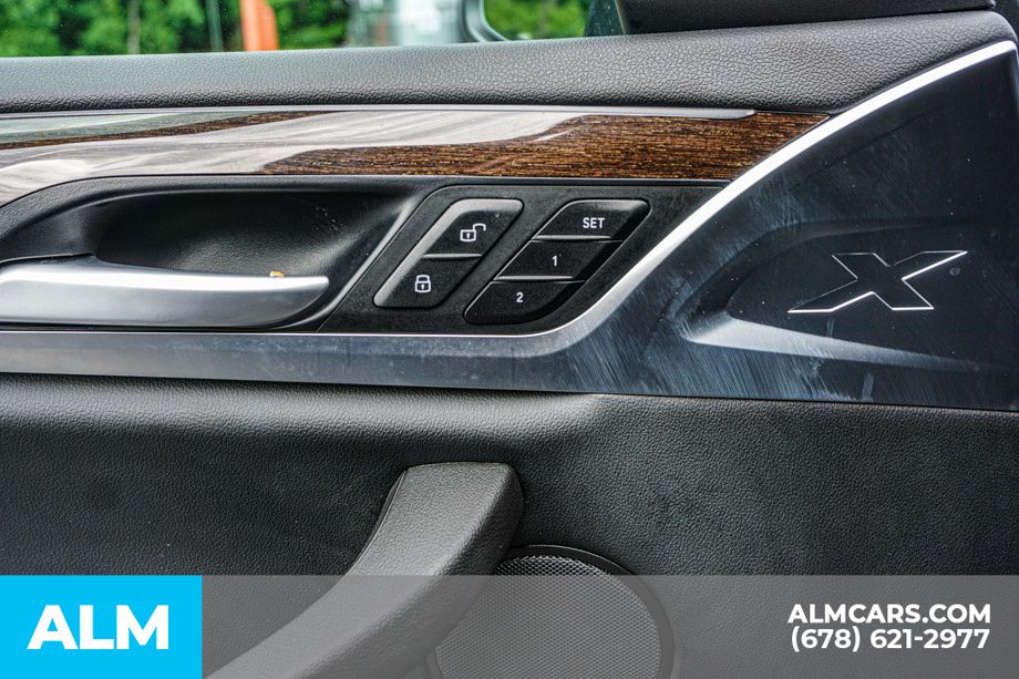 Used 2025 Black BMW xDrive30i image 48