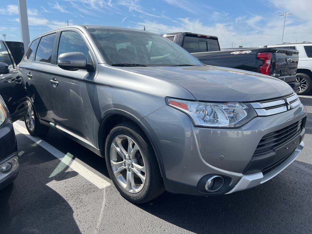 Thumbnail: 2015 Mitsubishi Outlander - 4